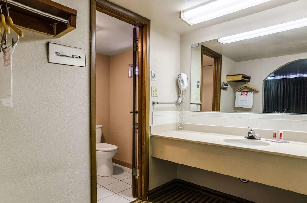 Econo Lodge Winfield Luaran gambar