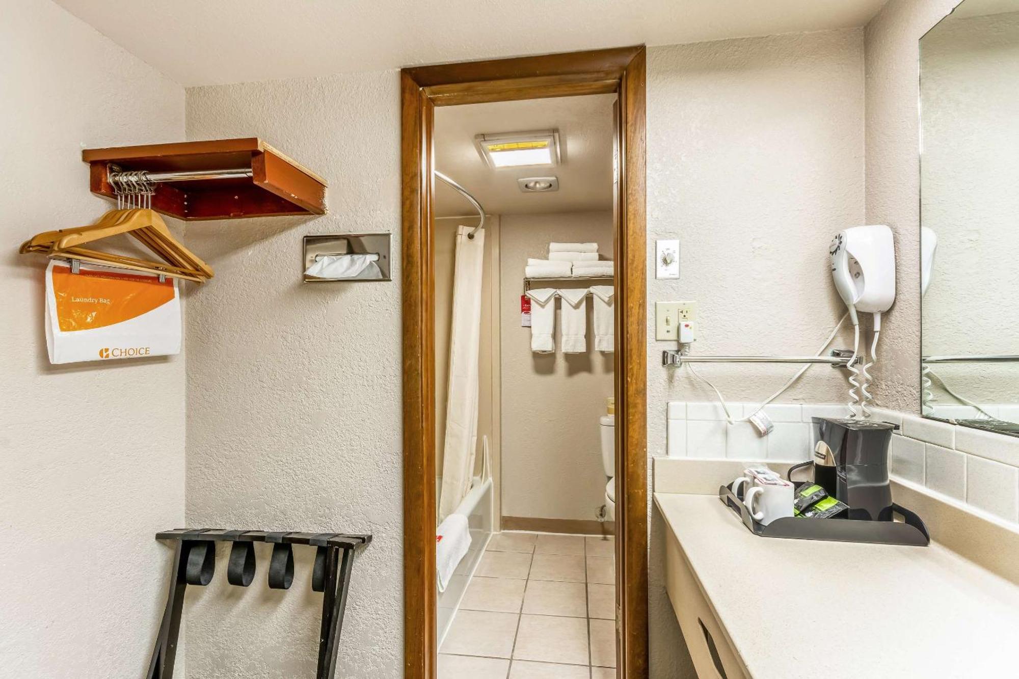 Econo Lodge Winfield Luaran gambar